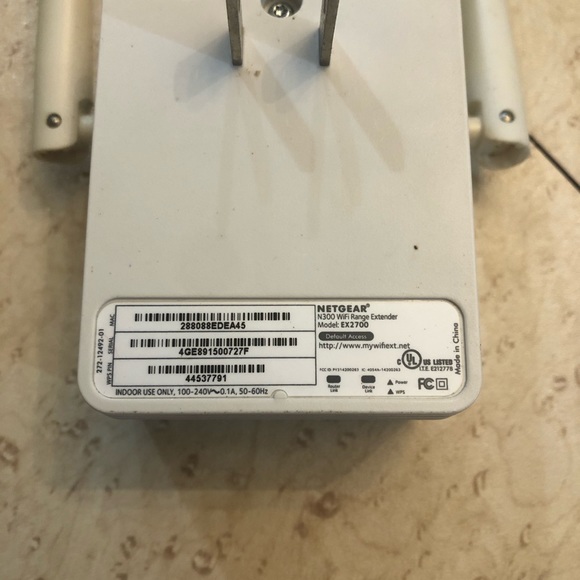 Netgear EX2700 WiFi Range Extender - Picture 2 of 3